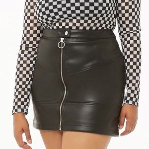 Plus size black fake leather mini skirt